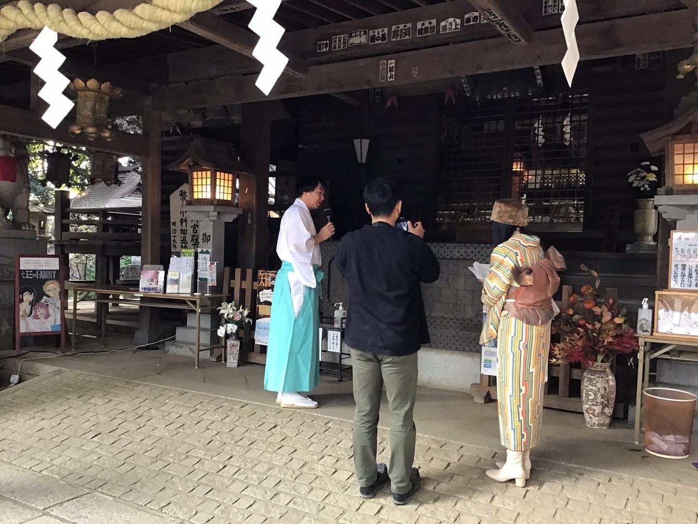 ライブと中継　応援団と神社