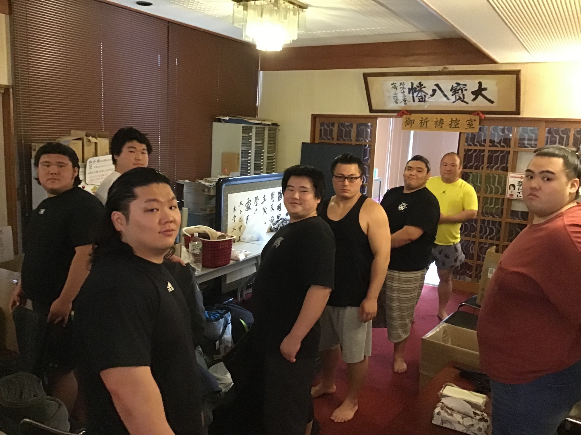 到着された高砂部屋の皆さま　よろしくお願いします！