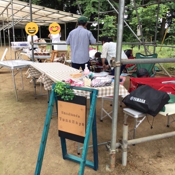 あじさいマルシェの準備中　境内の土俵周りにて