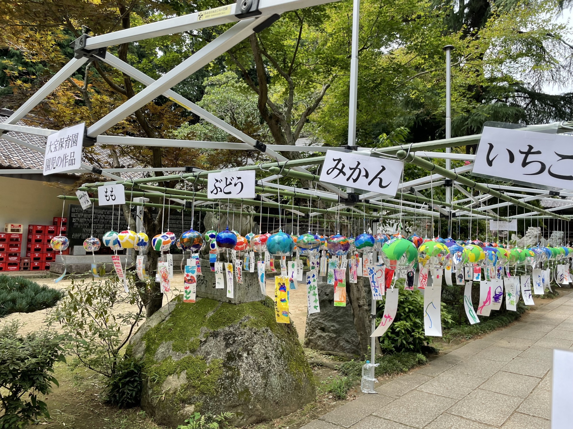 風鈴まつりの準備　絵付けした風鈴